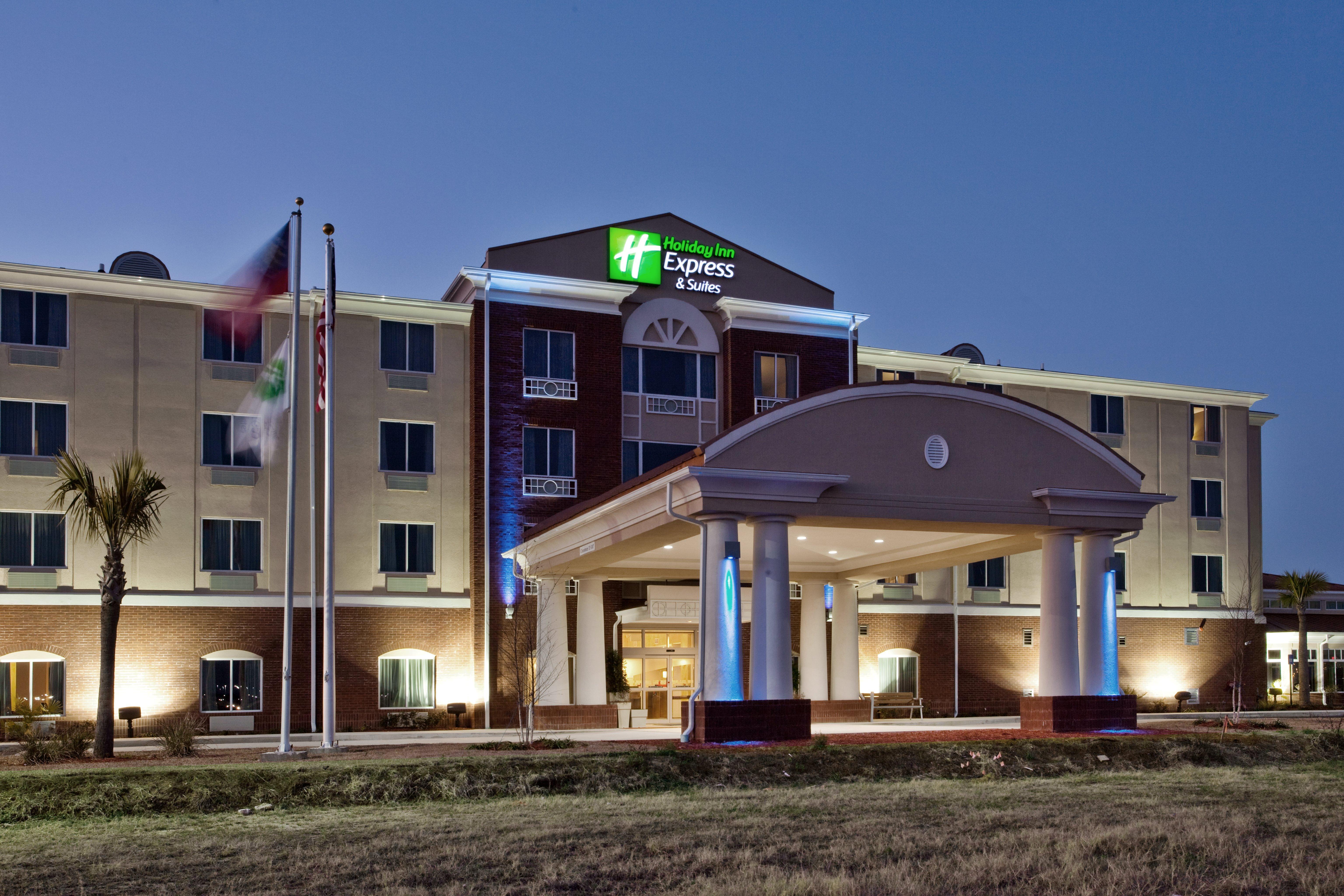 Holiday Inn Express & Suites Moultrie, An Ihg Hotel Exterior photo