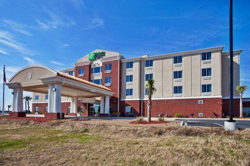 Holiday Inn Express & Suites Moultrie, An Ihg Hotel Exterior photo